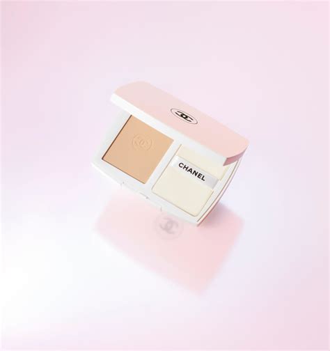 LE BLANC BRIGHTENING COMPACT FOUNDATION .